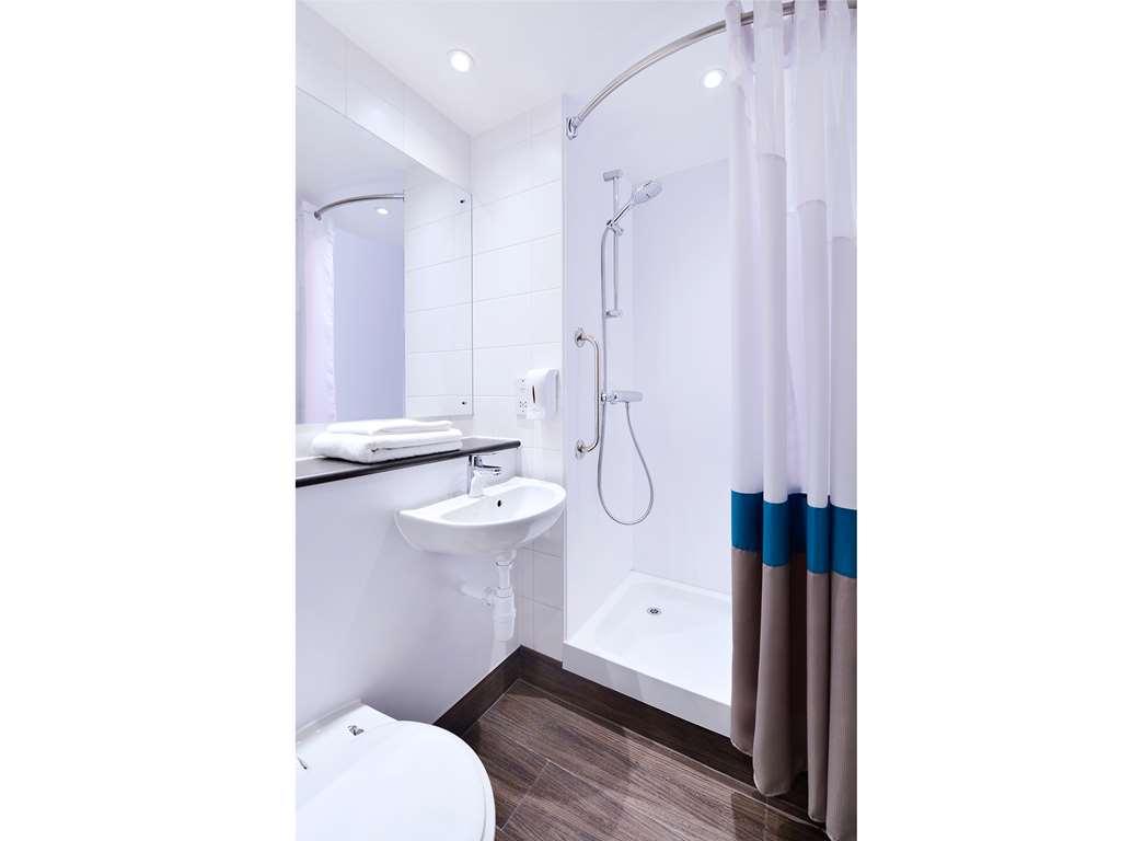 Travelodge Bath Waterside Extérieur photo