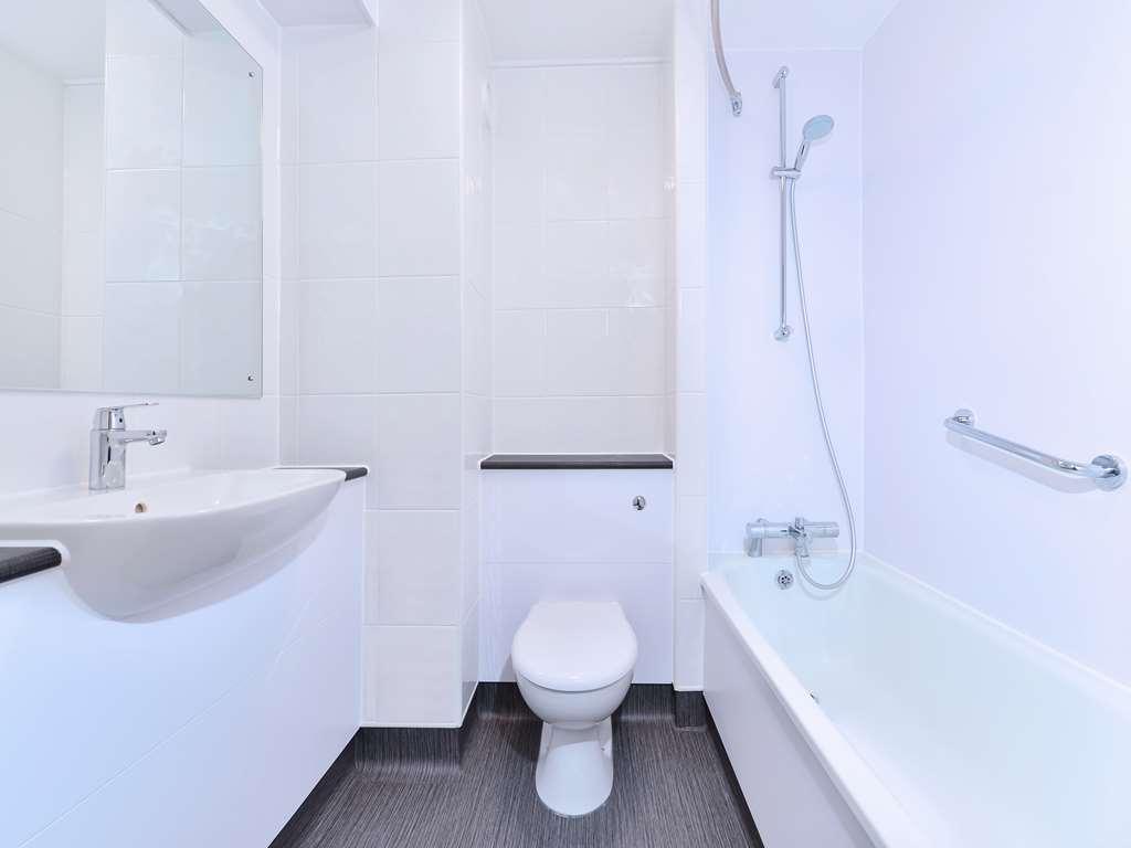Travelodge Bath Waterside Extérieur photo